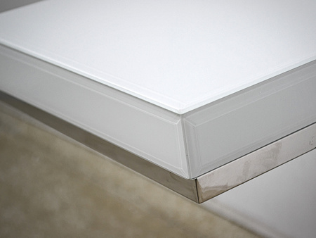 Stolik pomocnik z białego szkła 47x31x57 cm LW706