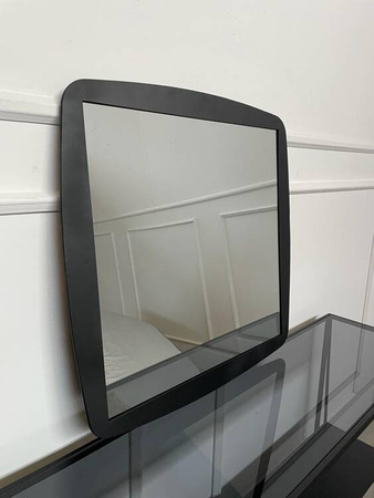 Zaokrąglone lustro w czarnej metalowej oprawie 65x65 cm TOYJ21-060