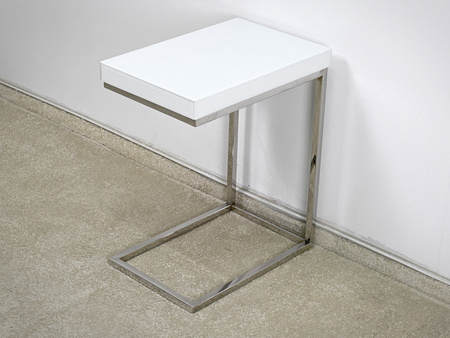 Stolik pomocnik z białego szkła 47x31x57 cm LW706