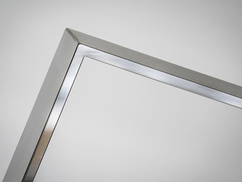 Srebrna oprawa obrazu wykonana z polerowanej stali nierdzewnej 151x226 cm TH15