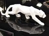 Geometryczna biała figura puma 44x14x9 cm A109